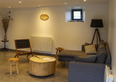 Salon avec canapé chambre d'hôtes à la campagne